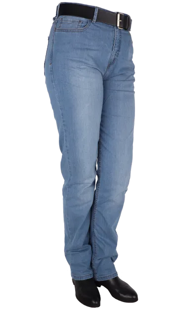 Nachhaltige damenjeans aus recyceltem denim