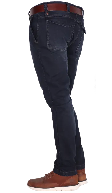 Dunkle stretch jeans mit seitentaschen und einer verschliessbaren gesaesstasche