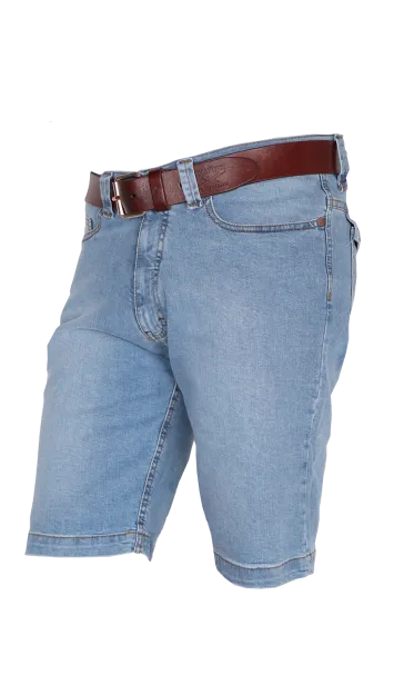 Jeansshorts fuer herren aus hellem denim