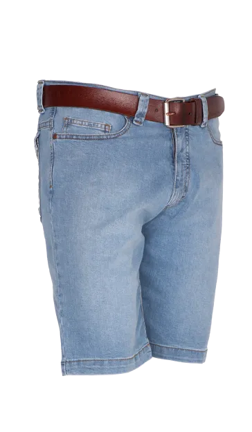 Jeansshorts fuer herren aus hellem denim