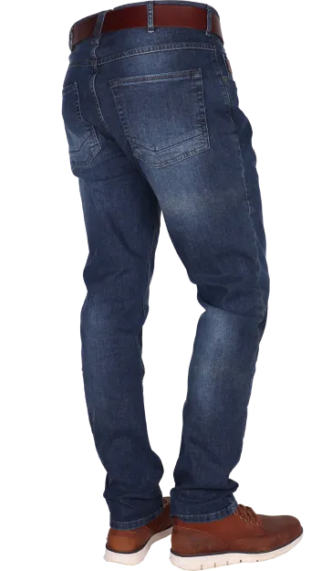 Nachhaltige jeans aus 69 recycelter baumwolle
